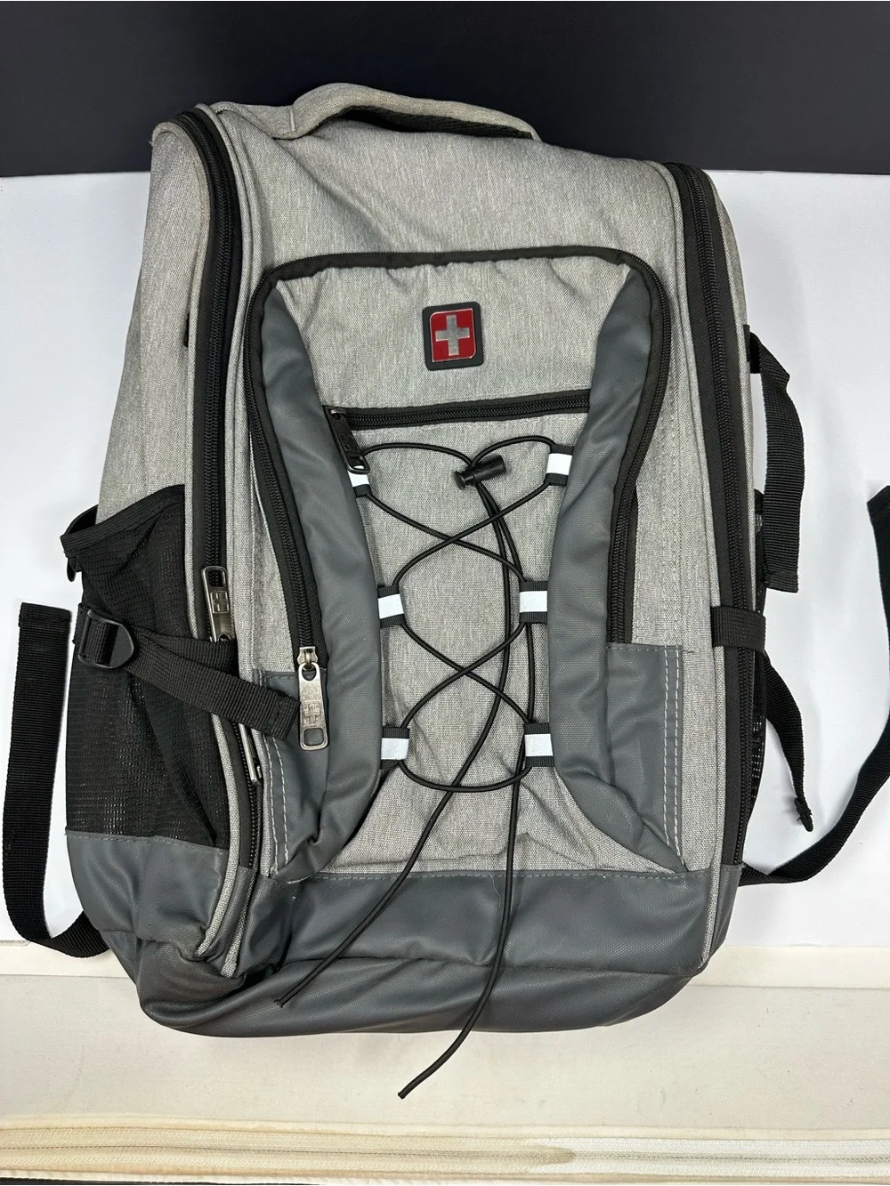 Swiss Tech unisex gray black bungee heavy-duty backpack school camping hiking K0